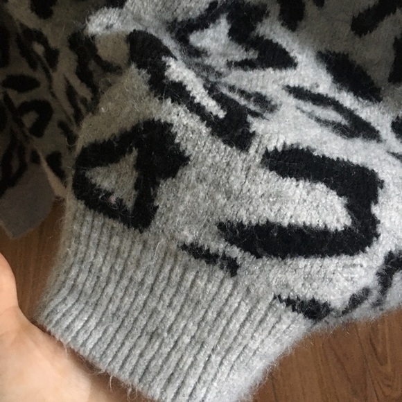 Leila&Luke warm and cozy animal print sweater - Picture 4 of 5
